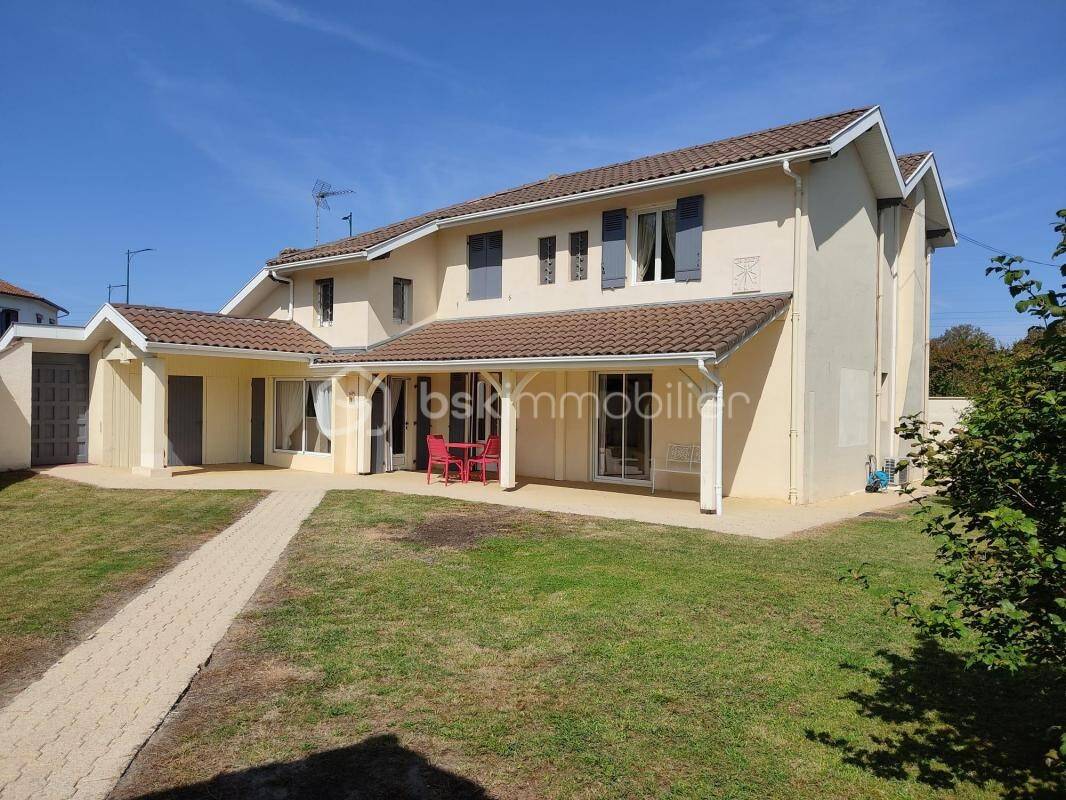 Maison à vendre, 145m², SAUGNAC ET CAMBRAN