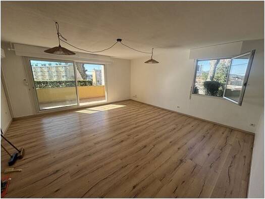 Appartement à louer 893 € 3 pièces 2 chambres 75 m² RDC Silhol-Pierre Plantée-Conilhères Alès 30100