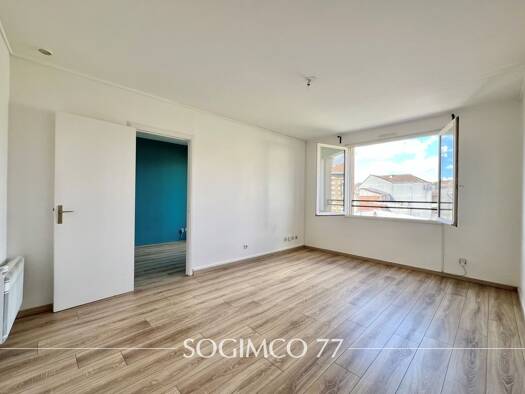 Appartement à vendre 212 000 € 2 pièces 1 chambre 47,1 m² Étage 3/4 Tassigny-Leclerc Centre Lagny-sur-Marne 77400