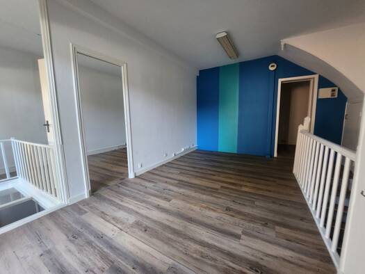 Local commercial à louer 650 € 59,8 m² de surface de vente Saintes 17100