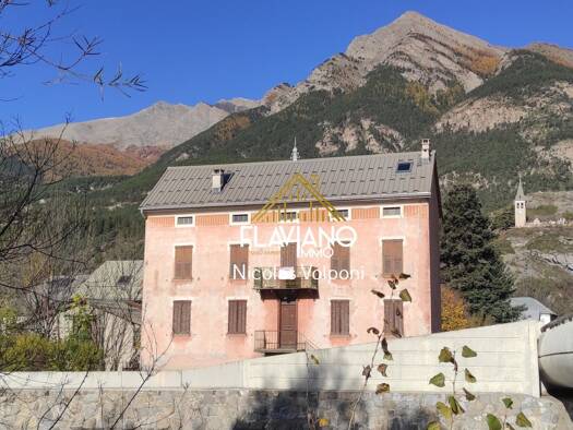 Maison à vendre 219 000 € 6 pièces 4 chambres 250 m² Barcelonnette 04400