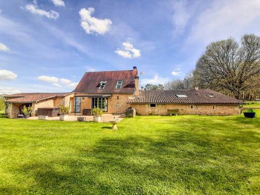 Ferme à vendre 460 000 € 6 pièces 3 chambres 135 m² 50 000 m² de terrain Antonne-et-Trigonant 24420