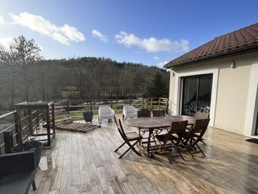 Maison de plain-pied à vendre 275 000 € 5 pièces 3 chambres 125 m² 2 208 m² de terrain Roffiac 15100