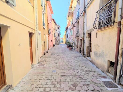 Appartement à vendre 235 000 € 6 pièces 5 chambres 92,1 m² RDC Castellar 06500