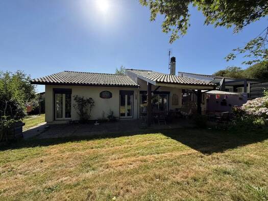 Maison de plain-pied à vendre 263 750 € 4 chambres 131 m² 745 m² de terrain Sainte Suzanne-Magret-Marmonts Orthez 64300