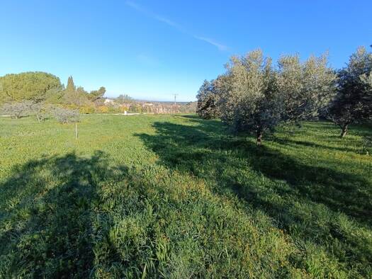 Terrain constructible viabilisé à vendre 270 000 € 780 m² de terrain Lagnes 84800