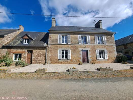 Maison à vendre 363 000 € 10 pièces 5 chambres 259 m² 24 970 m² de terrain Le Teilleul 50640