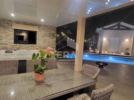 Maison à vendre 595 000 € 6 pièces 5 chambres 210 m² 1 121 m² de terrain Saint-Maurice-de-Gourdans 01800