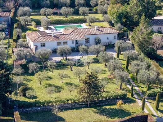 Maison de plain-pied à vendre 2 200 000 € 4 pièces 3 chambres 200 m² 4 286 m² de terrain Mouans-Sartoux 06370