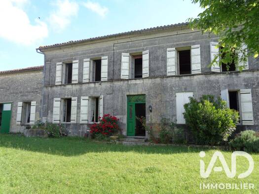 Demeure à vendre 272 000 € 5 pièces 2 chambres 144 m² 725 m² de terrain Rouffiac 17800
