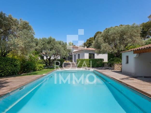 Maison de plain-pied à vendre 1 289 000 € 6 pièces 5 chambres 170 m² 1 283 m² de terrain Les Freres-Les Cancades-Les Ginestes Le Beausset 83330