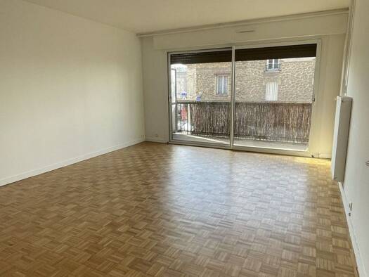 Appartement à louer 950 € 1 pièce 44,8 m² Étage 2/6 Chelles 77500