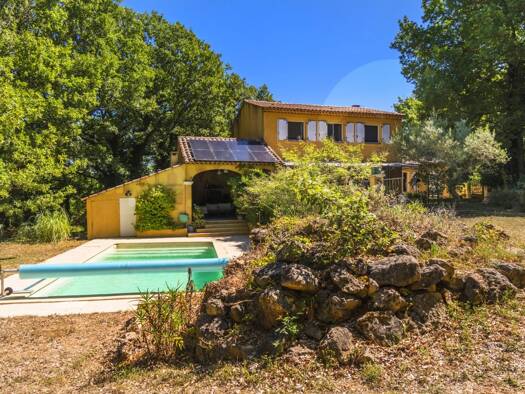 Maison à vendre 683 000 € 8 pièces 6 chambres 215 m² 3 232 m² de terrain Artigues 83560