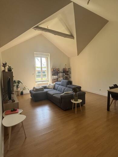 Appartement à louer 721 € 3 pièces 2 chambres 77 m² Dernier étage, Étage 1/1 Croutelle 86240