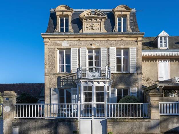 Maison à vendre 660 000 € 5 pièces 4 chambres 150 m² 325 m² de terrain Arromanches-les-Bains 14117