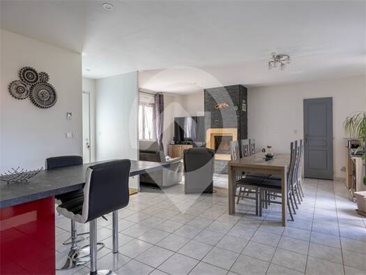 Maison à vendre 235 000 € 5 pièces 4 chambres 110 m² 800 m² de terrain Malafretaz 01340