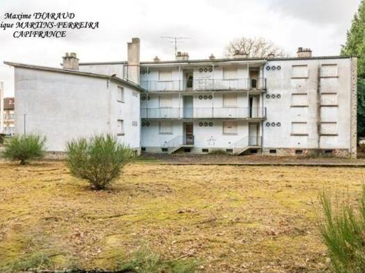 Immeuble à vendre 162 000 € 649 m² La Guiche 71220
