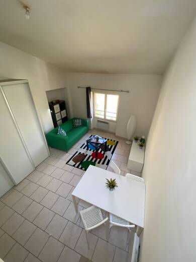 Appartement à louer 660 € 2 pièces 1 chambre 35 m² Dernier étage, Étage 3/3 Centre Ville Salon de Provence 13300