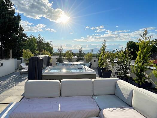 Maison à vendre 1 295 000 € 6 pièces 5 chambres 189,6 m² 375 m² de terrain Nord Ouest Divonne-les-Bains 01220