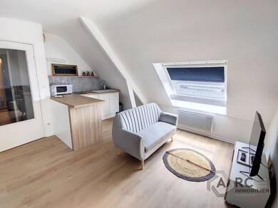 Appartement à louer 600 € 1 pièce 26 m² Dernier étage, Étage 4/4 Olivet 45160