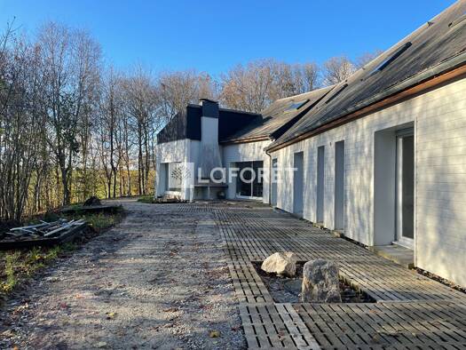 Maison à louer 1 600 € 8 pièces 5 chambres 215 m² Ry 76116