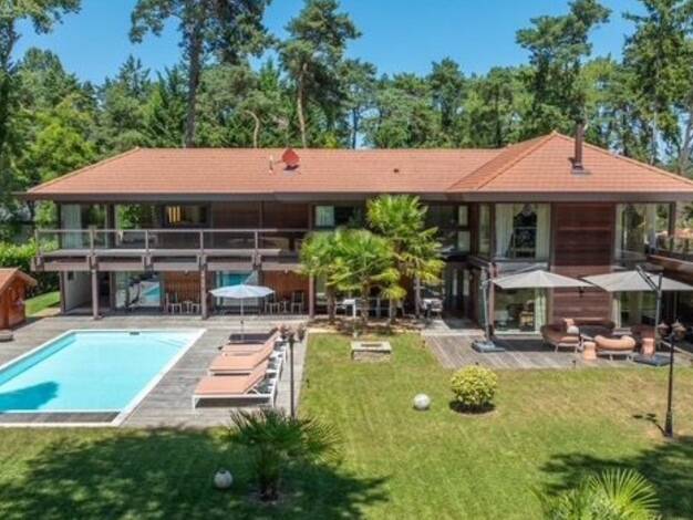 Maison à vendre 5 200 000 € 9 pièces 5 chambres 447 m² 2 406 m² de terrain Sciez 74140