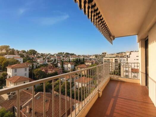 Appartement à vendre 390 000 € 3 pièces 2 chambres 67,84 m² Étage 7/8 Carnot Cannes 06400