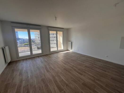 Appartement à louer 1 425 € 4 pièces 3 chambres 76 m² 6ème étage Prefecture Bobigny 93000