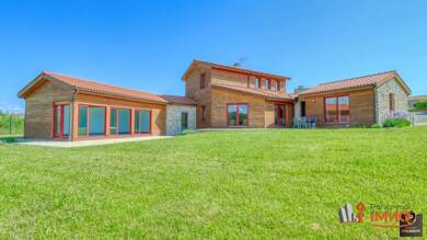 Maison à vendre 595 000 € 7 pièces 3 chambres 203 m² 2 500 m² de terrain Lézigneux 42600