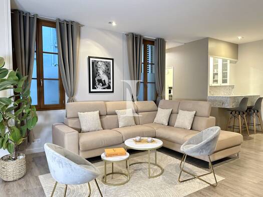Appartement à vendre 1 030 000 € 3 pièces 2 chambres 85 m² RDC/5 Saint Thomas d'Aquin Paris 7ème arrondissement 75007