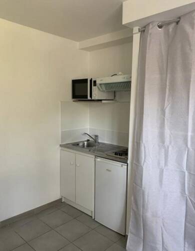 Appartement à louer 610 € 1 pièce 17 m² 1er étage Centre Ville Villebon-sur-Yvette 91140