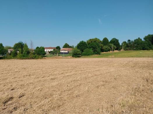 Terrain constructible à vendre 24 000 € 2 546 m² de terrain Mérignac 17210