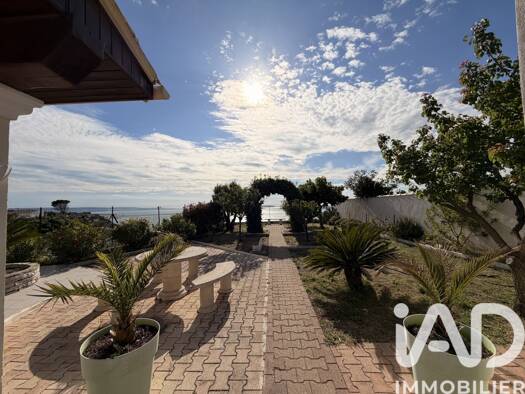Maison de plain-pied à vendre 459 000 € 3 pièces 2 chambres 95 m² 551 m² de terrain Avenue de Marseille-Liourat Vitrolles 13127