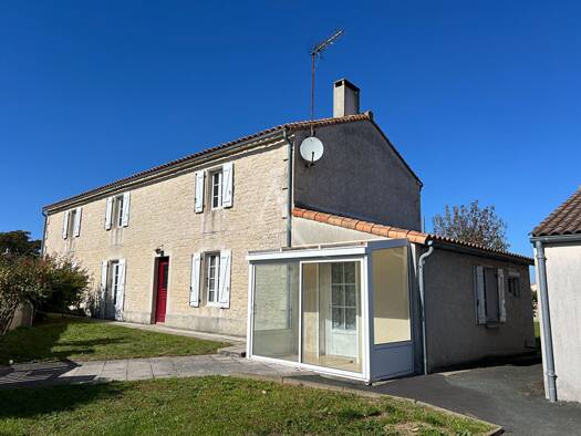 Maison à vendre 199 900 € 4 pièces 3 chambres 167 m² 1 166 m² de terrain Mouzeuil-Saint-Martin 85370