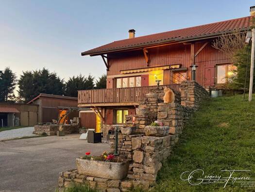 Chalet à vendre 540 000 € 8 pièces 5 chambres 142 m² 4 833 m² de terrain Saint-André-la-Côte 69440