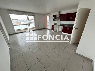 Appartement à louer 1 150 € 4 pièces 3 chambres 84,7 m² 3ème étage Centre Meyzieu 69330