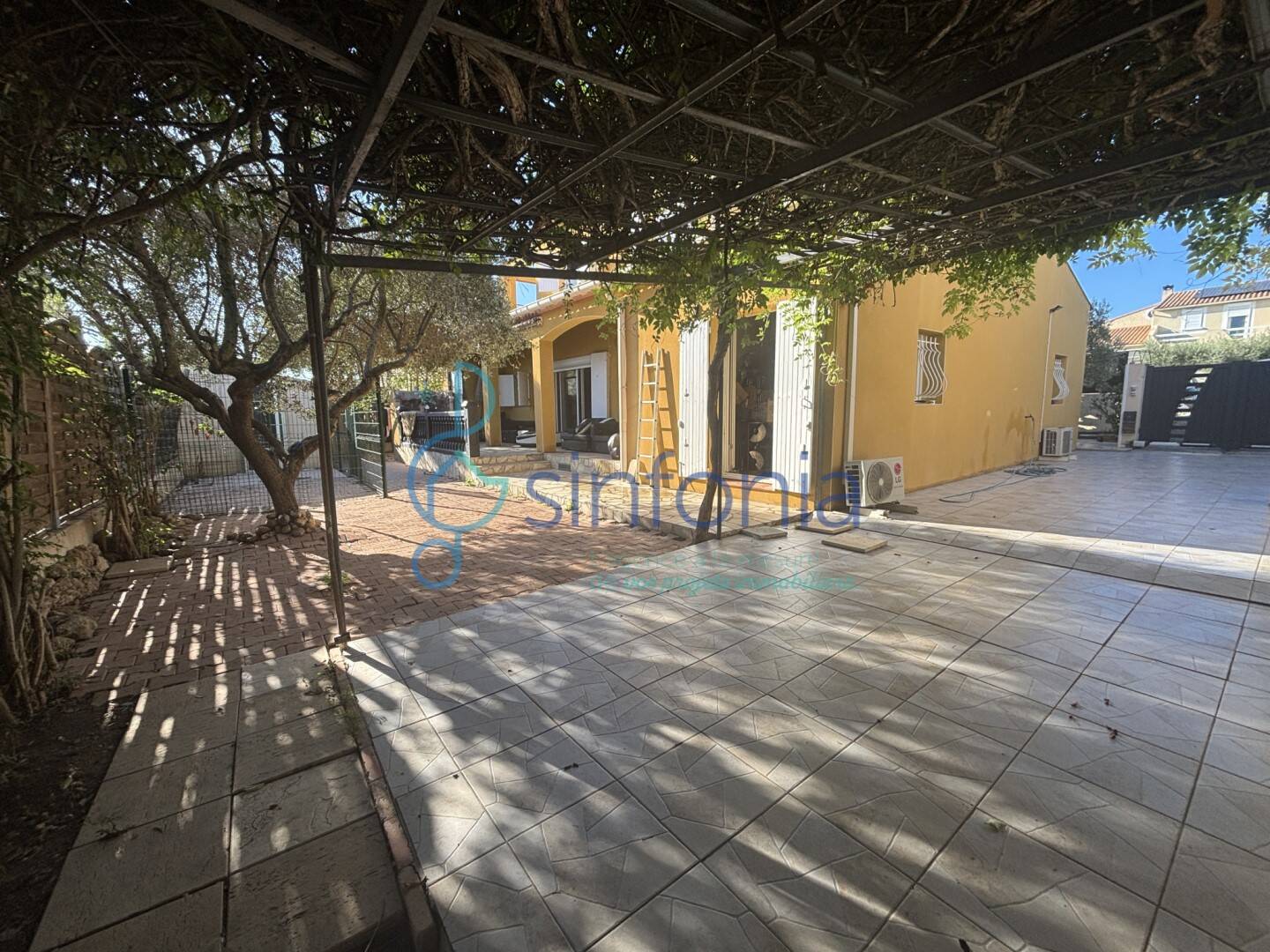 Maison à vendre, 169m², GALLARGUES LE MONTUEUX
