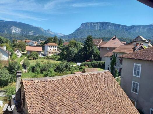 Maison à vendre 185 000 € 7 pièces 4 chambres 217 m² 136 m² de terrain Entre-deux-Guiers 38380
