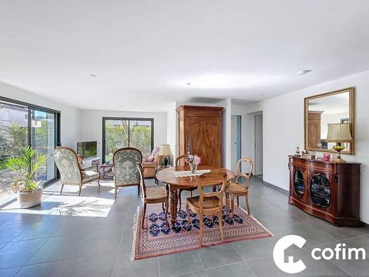 Appartement à vendre 246 000 € 4 pièces 3 chambres 92 m² RDC/1 Bourg Lons 64140