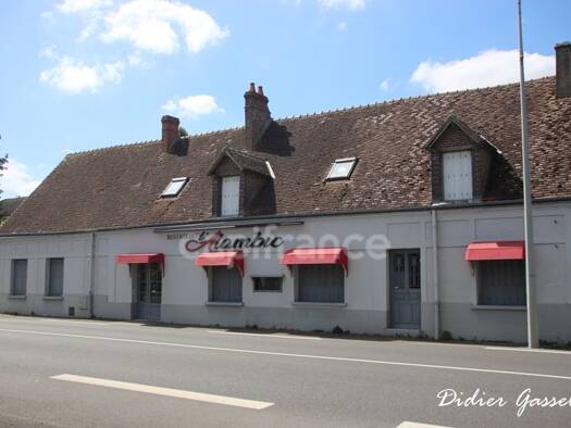 Local commercial à vendre 315 000 € 373 m² de surface de vente Arcisses 28400