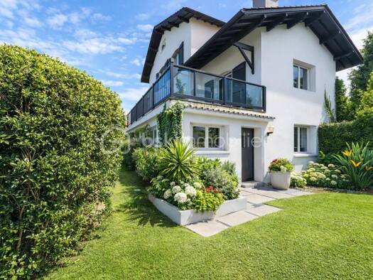 Maison à vendre 1 080 000 € 9 pièces 7 chambres 221 m² 1 760 m² de terrain Duconteria-Jai Alai-Stade Saint-Jean-de-Luz 64500