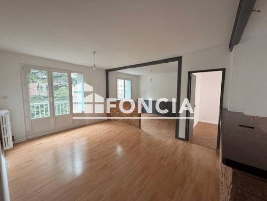 Appartement à louer 700 € 4 pièces 2 chambres 60,5 m² Étage 2/4 Centre Ville Est Bourgoin-Jallieu 38300