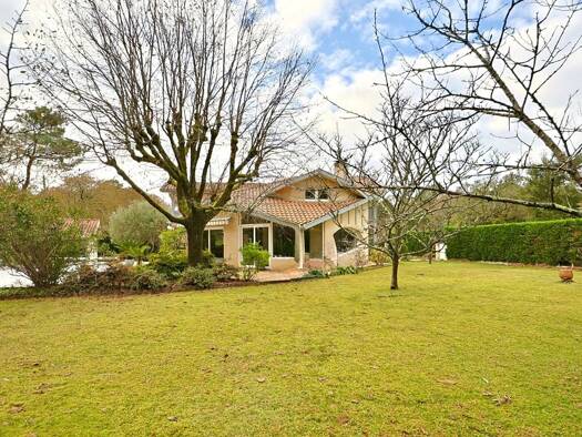 Villa en viager 345 500 € 5 pièces 3 chambres 182 m² 1 400 m² de terrain Est Saint-Vincent-de-Tyrosse 40230