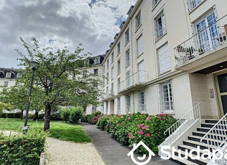 Appartement à louer 460 € 1 pièce 2<br/>chambres 12 m²<br/>superficie 3ème<br/>étage Les Fontaines Tours 37200