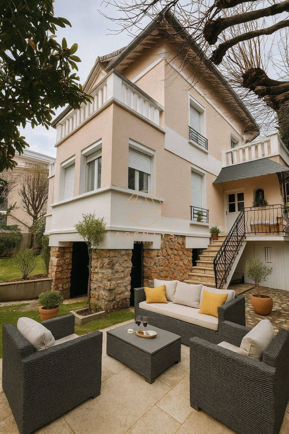 Maison à vendre, 195m², SAINT MAUR DES FOSSES