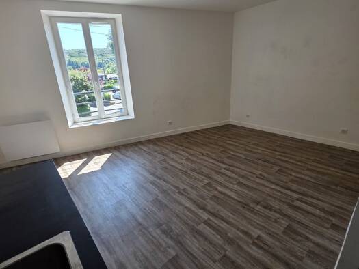 Appartement à louer 895 € 3 pièces 2 chambres 55 m² Étage 1/2 Saint Cheron 91530