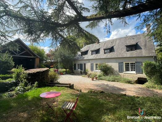 Maison à vendre 216 000 € 6 pièces 3 chambres 132 m² 9 154 m² de terrain Saint-Rémy-de-Sillé 72140