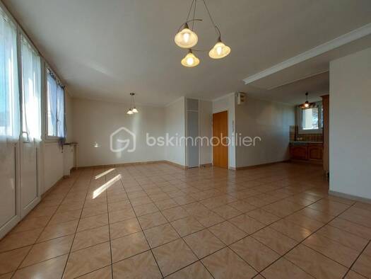 Appartement à vendre 100 000 € 4 pièces 2 chambres 70 m² Étage 1/4 La Boucle Clermont-Ferrand 63100