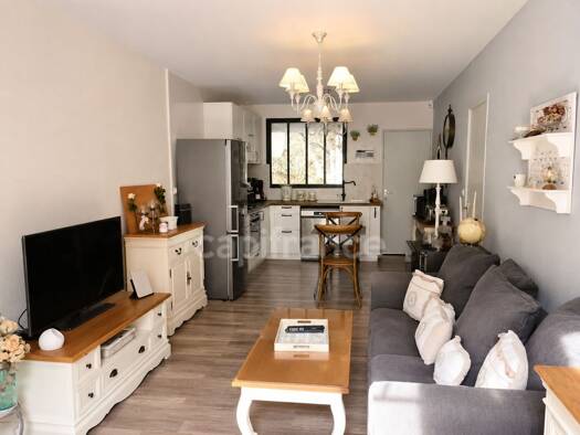 Appartement à vendre 175 000 € 3 pièces 1 chambre 43 m² Étage 2/3 Centre et Abords Roquevaire 13360