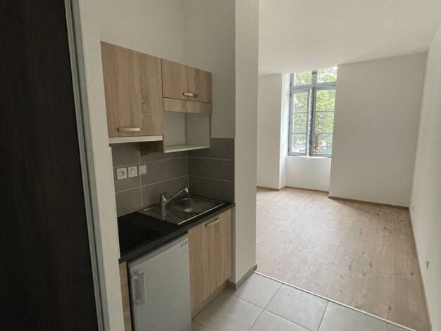 Appartement à louer 520 € 1 pièce 27,6 m² Étage 1/2 Arquebuse Dijon 21000